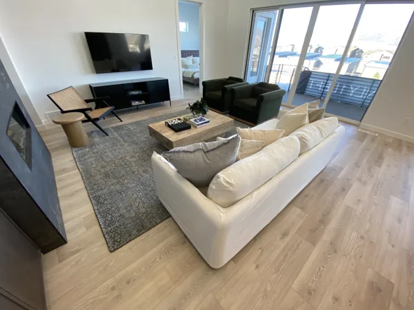 The plank layout follows the model home’s living-room seating.